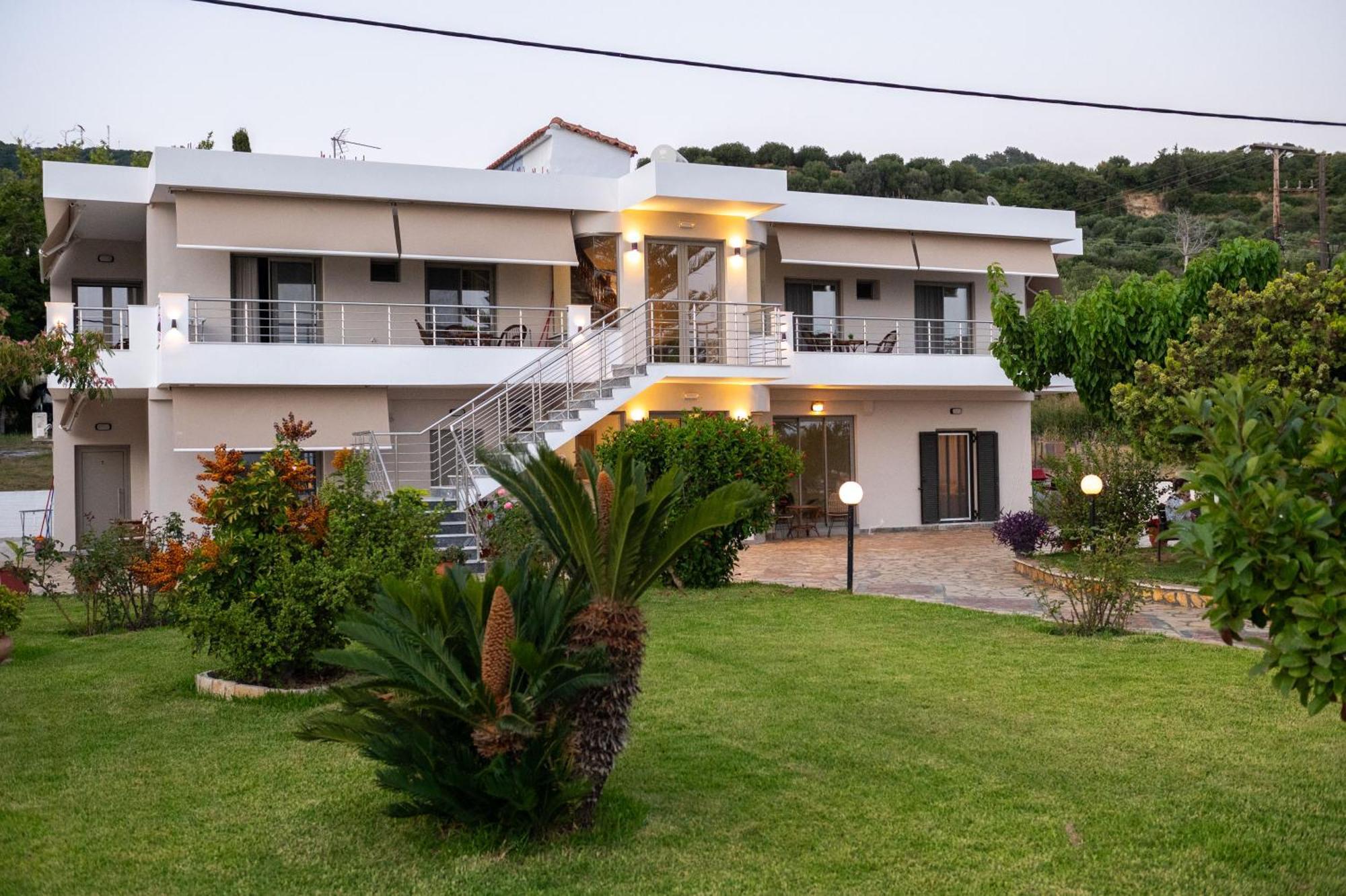 Raptis Apartments Ligia  Exterior photo